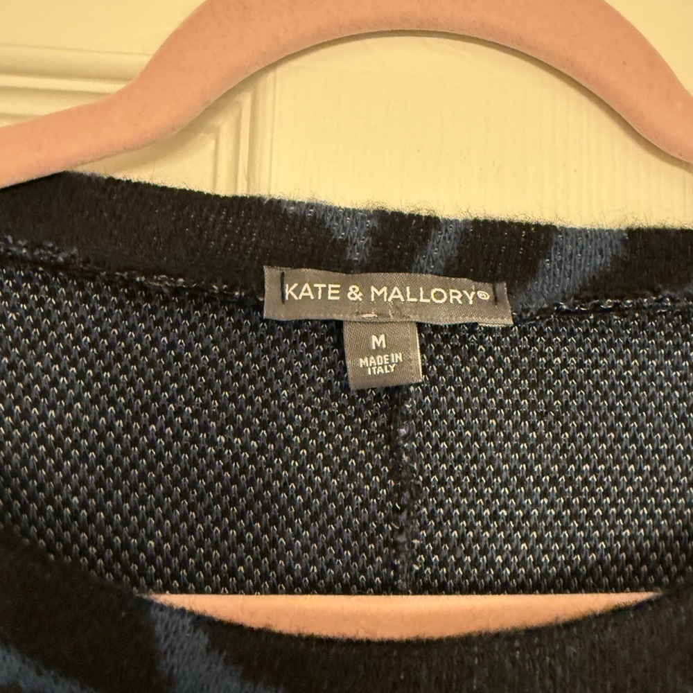 Kate & Mallory Animal Printed Brushed Knit Long Sleeve Swing Fit Tunic Size M - Picture 3 of 4